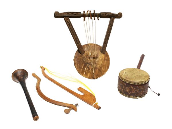 Cinque strumenti musicali tribali