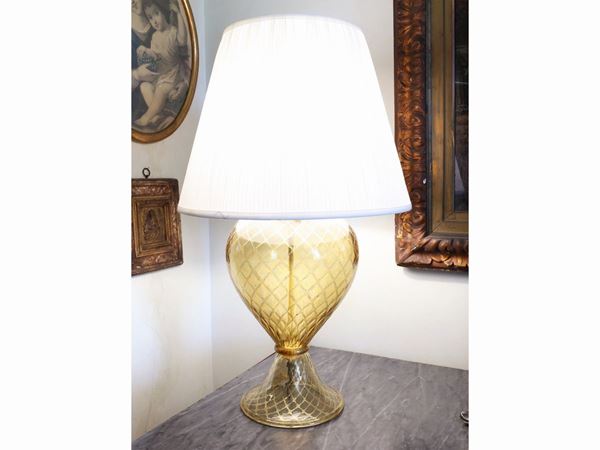 A amber glass table lamp with golden leaf balloton decor