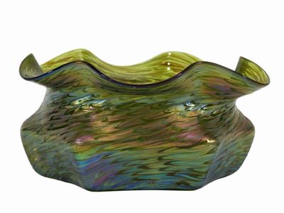 Ciotola Loetz in Vetro Verde Iridescente