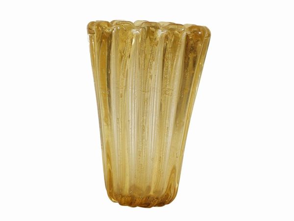 A Murano vase in gold-yellow ribbed glass with diffused bubbles