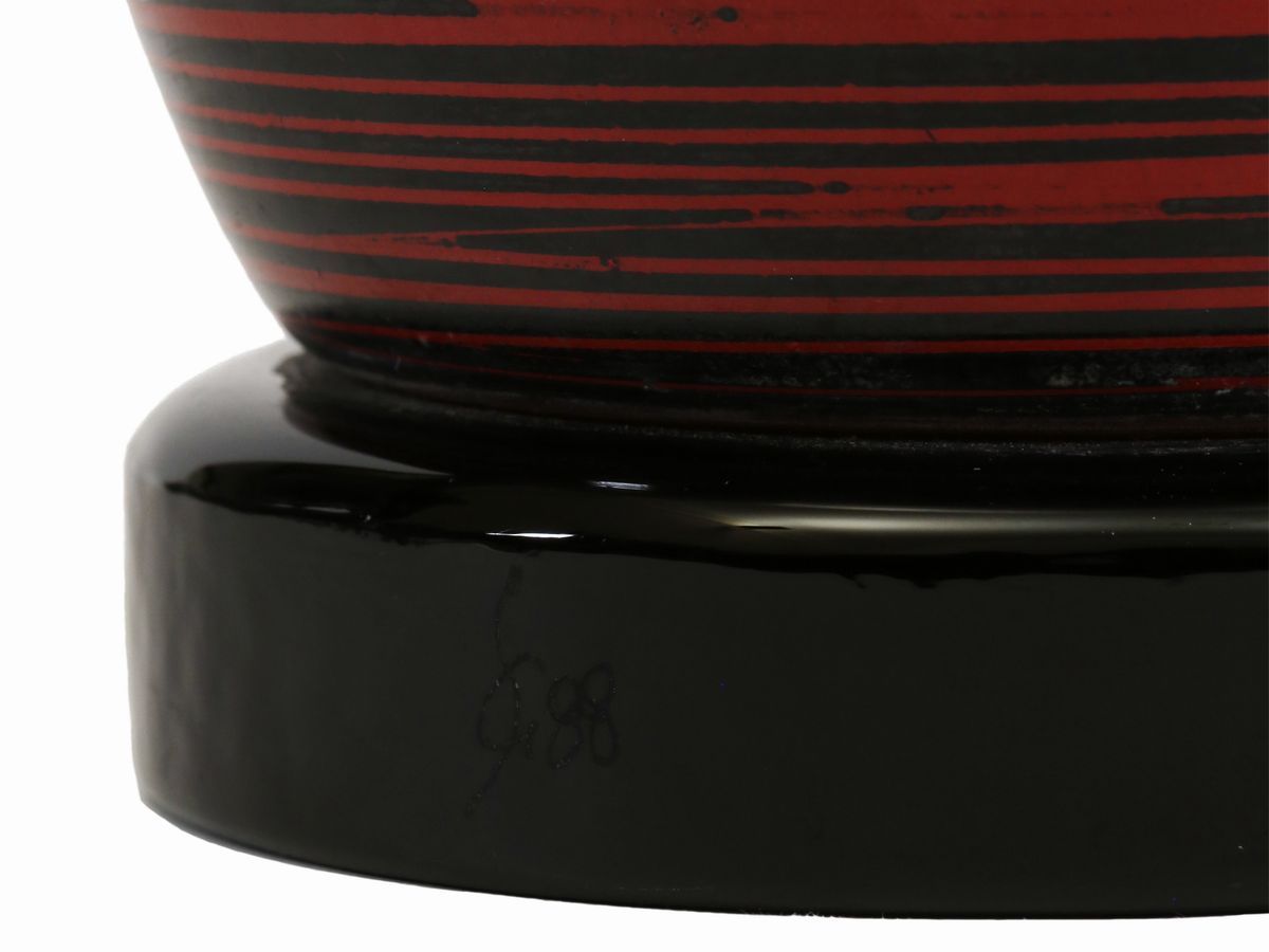 Vaso a Righe Rosse e Nere