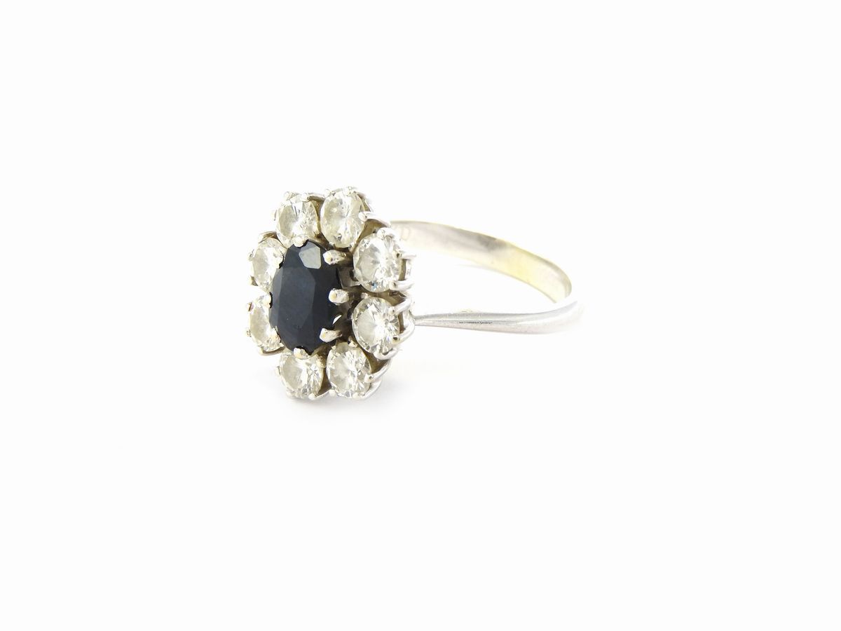 Anello in Oro Bianco con Diamanti e Zaffiro