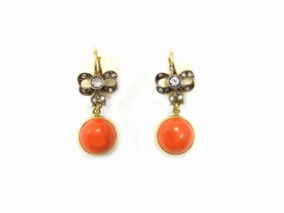 Orecchini in Oro Giallo e Argento con Diamanti e Corallo Rosso Arancio