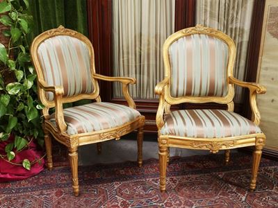 Serie di Sei Poltrone in Legno Intagliato e Dorato