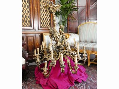 Grande Lampadario in Bronzo Dorato
