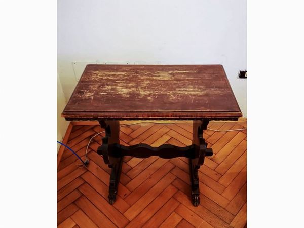 Tavolino basso in noce  (prima metà del XX secolo)  - Asta Arredi da Palazzo Compagni a Firenze - Maison Bibelot - Casa d'Aste Firenze - Milano