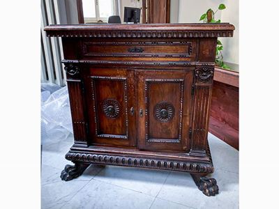Piccola Credenza Impiallacciata in Noce
