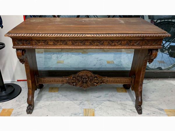 A walnut neo-rennaissance table  (early 20th century)  - Auction Furniture from Compagni Palace in Florence - Maison Bibelot - Casa d'Aste Firenze - Milano