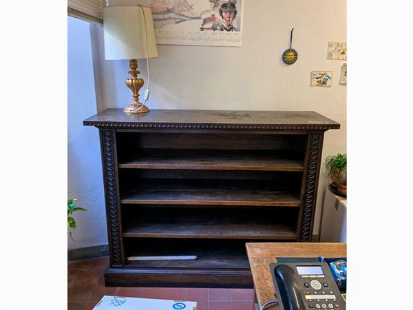 A walnut library  (first half of the 20th century)  - Auction Furniture from Compagni Palace in Florence - Maison Bibelot - Casa d'Aste Firenze - Milano