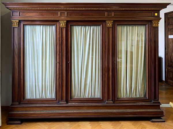 A large walnut veneered library  (early 20th century)  - Auction Furniture from Compagni Palace in Florence - Maison Bibelot - Casa d'Aste Firenze - Milano