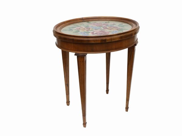 A walnut small table  (first half of the 20th century)  - Auction Furniture, Paintings and Curiosities from Private Collections - Maison Bibelot - Casa d'Aste Firenze - Milano