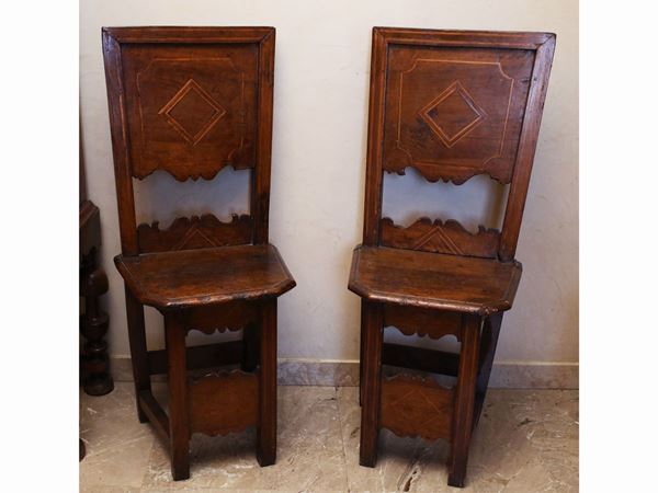 A pair of walnut chairs  - Auction The florentine house of a milanese collector: important glasses, objects of art and contemporary art - Maison Bibelot - Casa d'Aste Firenze - Milano