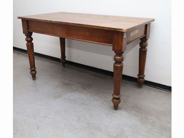 A walnut writing table  (late 19th century)  - Auction Furniture from Compagni Palace in Florence - Maison Bibelot - Casa d'Aste Firenze - Milano