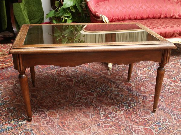A walnut coffe table  (20th century)  - Auction Furniture from Compagni Palace in Florence - Maison Bibelot - Casa d'Aste Firenze - Milano