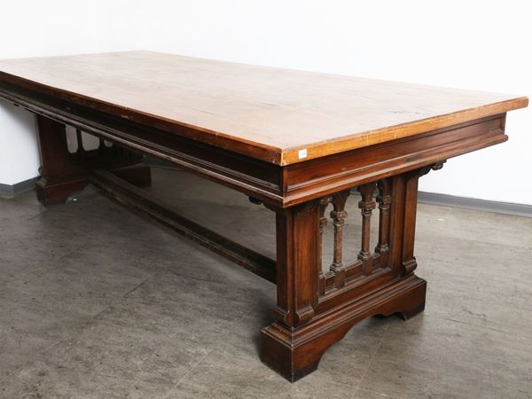 A walnut veneered library table  (first half of the 20th century)  - Auction Furniture from Compagni Palace in Florence - Maison Bibelot - Casa d'Aste Firenze - Milano