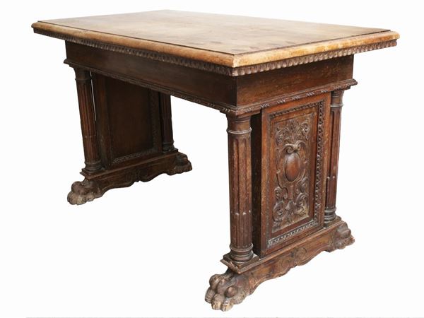 A neo-rennaissance walnut table  (early 20th century)  - Auction Furniture from Compagni Palace in Florence - Maison Bibelot - Casa d'Aste Firenze - Milano