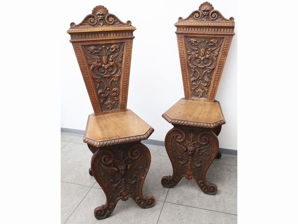 Set of three walnut stools  (early 20th century)  - Auction Furniture from Compagni Palace in Florence - Maison Bibelot - Casa d'Aste Firenze - Milano