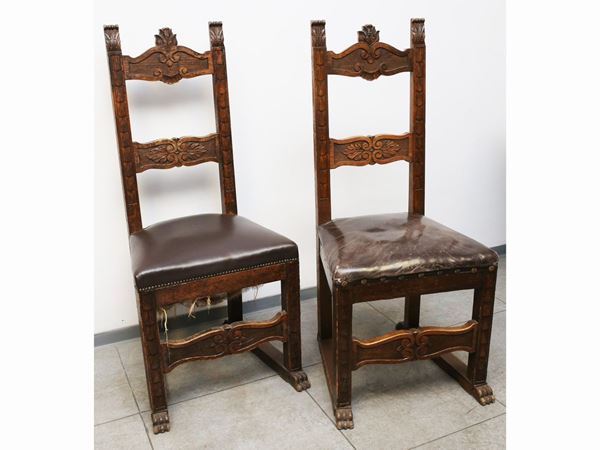 Three walnut neo-renaissance chairs  (first half of the 20th century)  - Auction Furniture from Compagni Palace in Florence - Maison Bibelot - Casa d'Aste Firenze - Milano