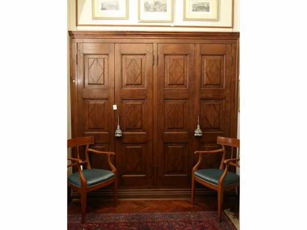 A set of four ancient walnut doors  - Auction The florentine house of a milanese collector: important glasses, objects of art and contemporary art - Maison Bibelot - Casa d'Aste Firenze - Milano