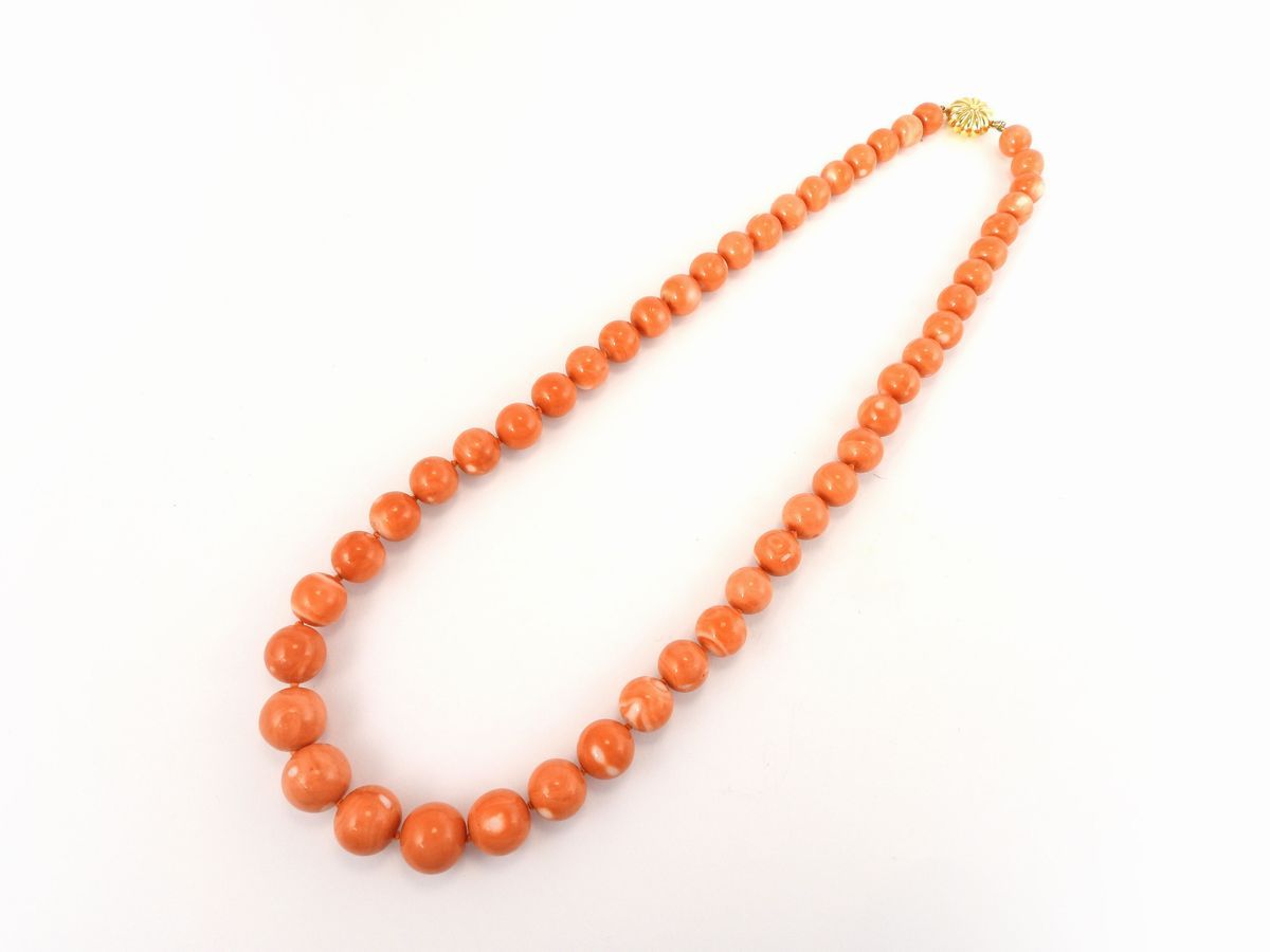 Collana di Corallo Rosa Arancio con Fermezza in Oro Giallo