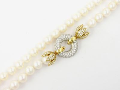 Collana di Perle Coltivate con Fermezza in Oro Bianco e Giallo con Diamanti