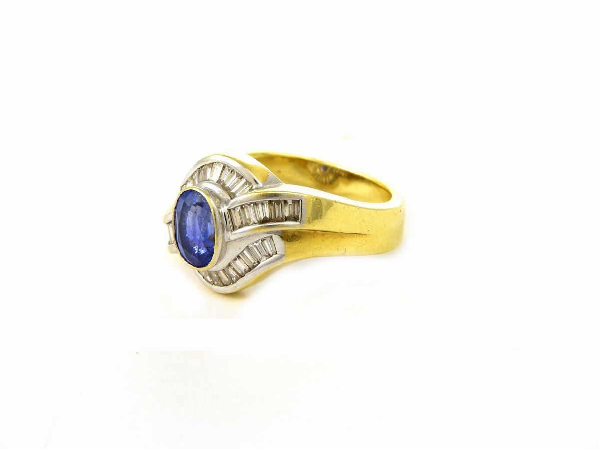 Anello in Oro Bianco e Giallo con Diamanti e Zaffiro