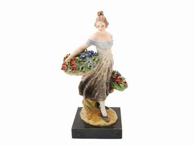 Dama con Fiori in Terracotta