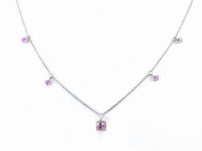 Catenina con Cinque Pendenti in Oro Bianco con Diamanti e Corindoni Rosa