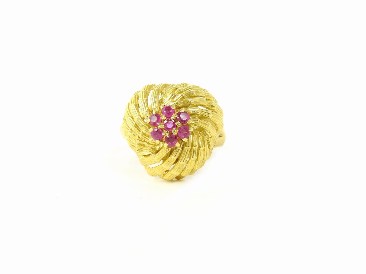 Demi Parure Anello e Orecchini in Oro Giallo con Rubini