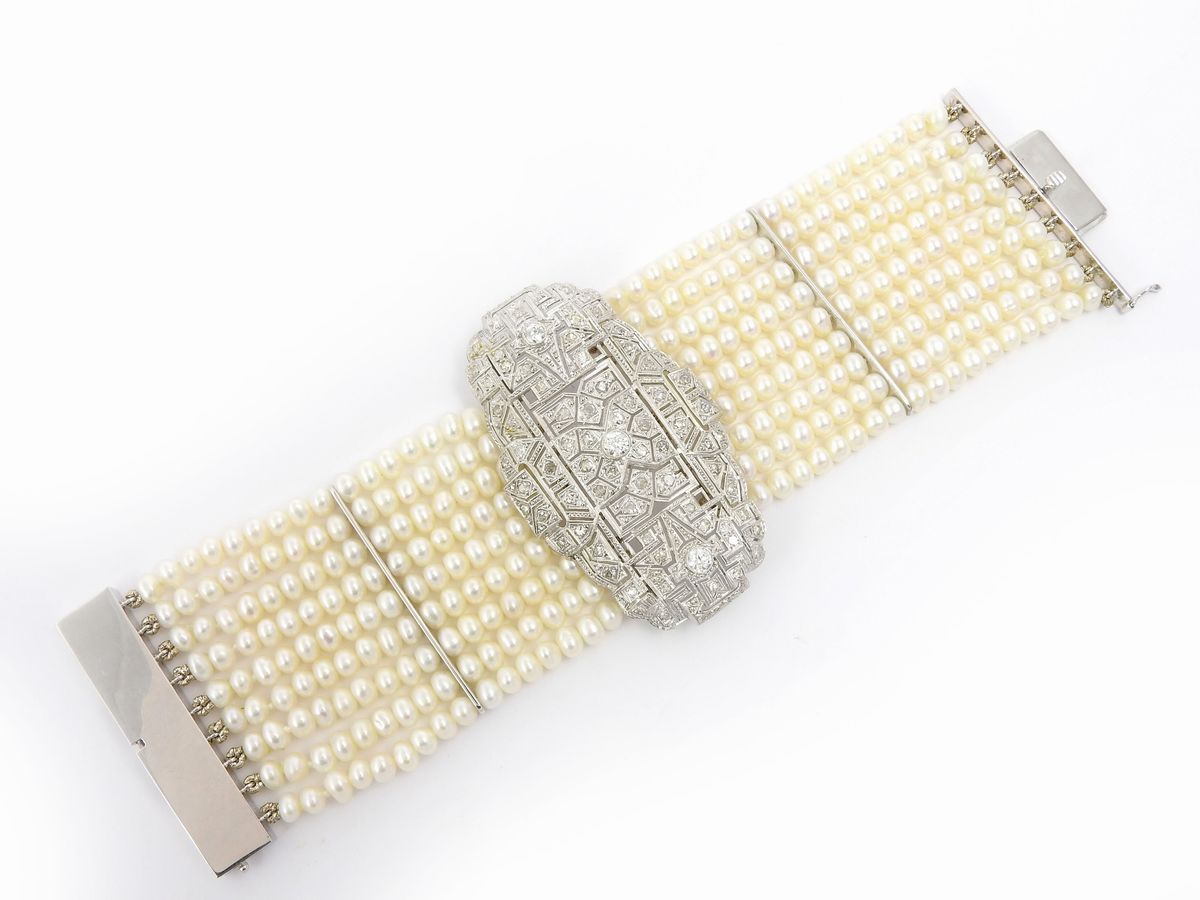 Bracciale di Perle Coltivate con Centrale in Platino e Diamanti, Inserti e Fermezza in Oro Bianco