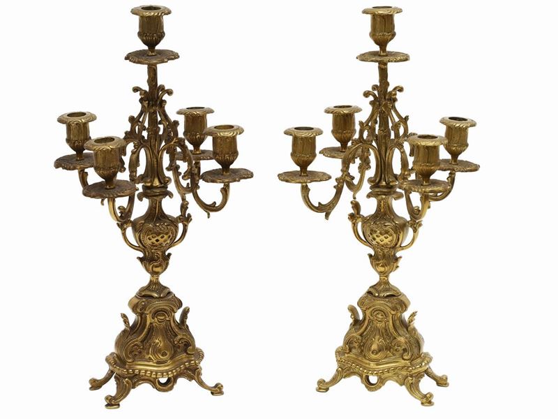 Coppia di Candelabri in Metallo Dorato