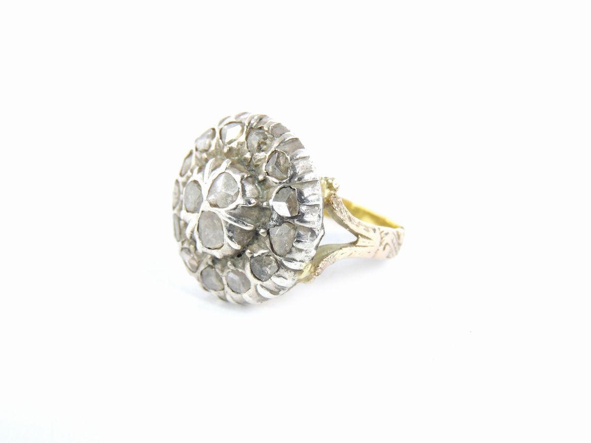 Anello in Oro Giallo e Argento con Diamanti