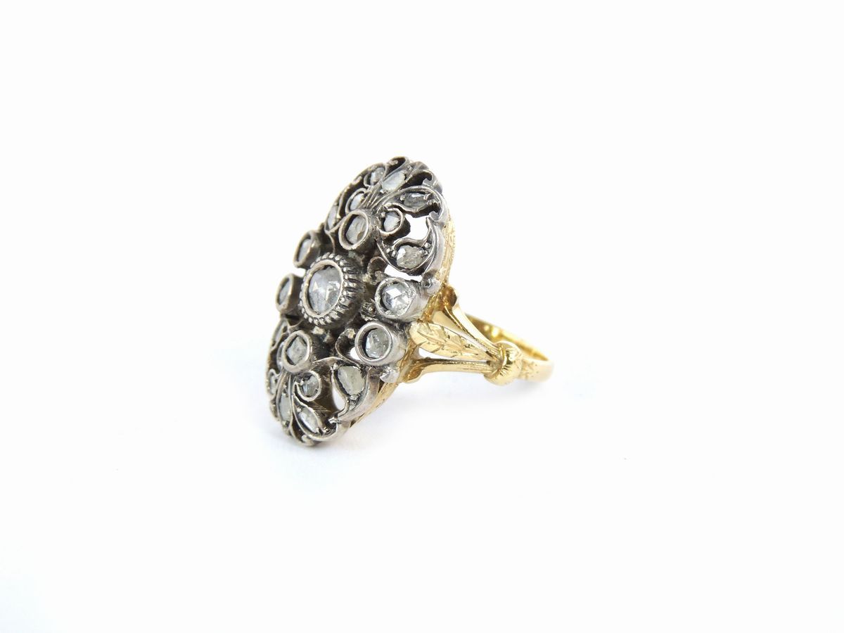 Anello in Oro Giallo e Argento con Diamanti