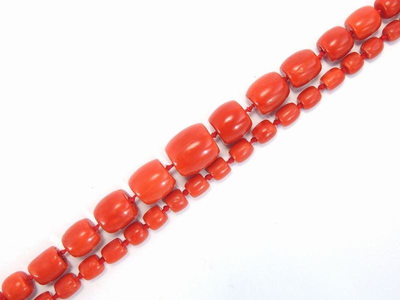 Collana Scalare di Corallo Rosso con Fermezza in Oro Giallo e Corallo Rosso