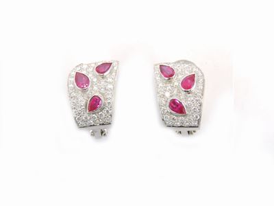 Demi Parure Anello e Orecchini in Oro Bianco con Diamani e Rubini