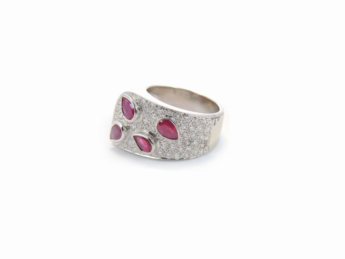 Demi Parure Anello e Orecchini in Oro Bianco con Diamani e Rubini