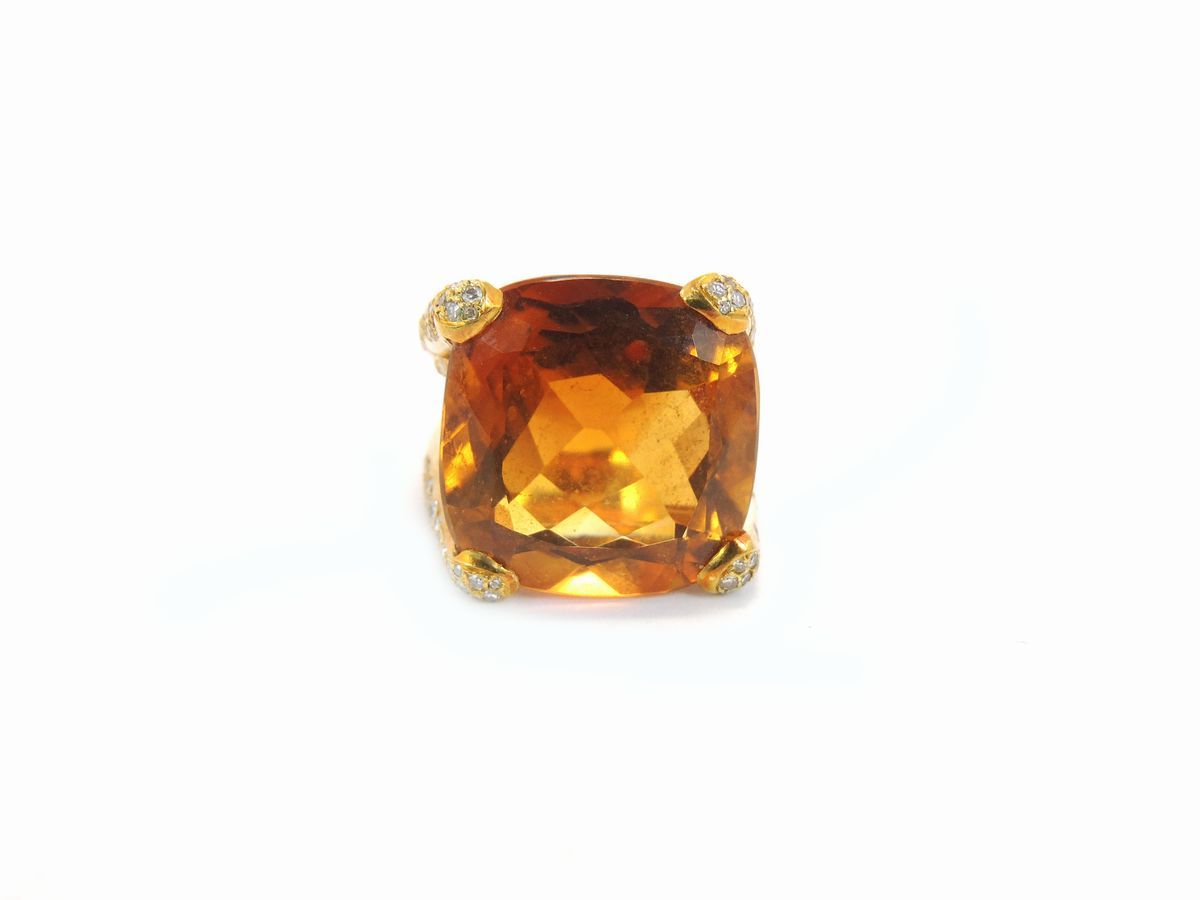Anello in Oro Giallo con Diamanti e Quarzo Citrino