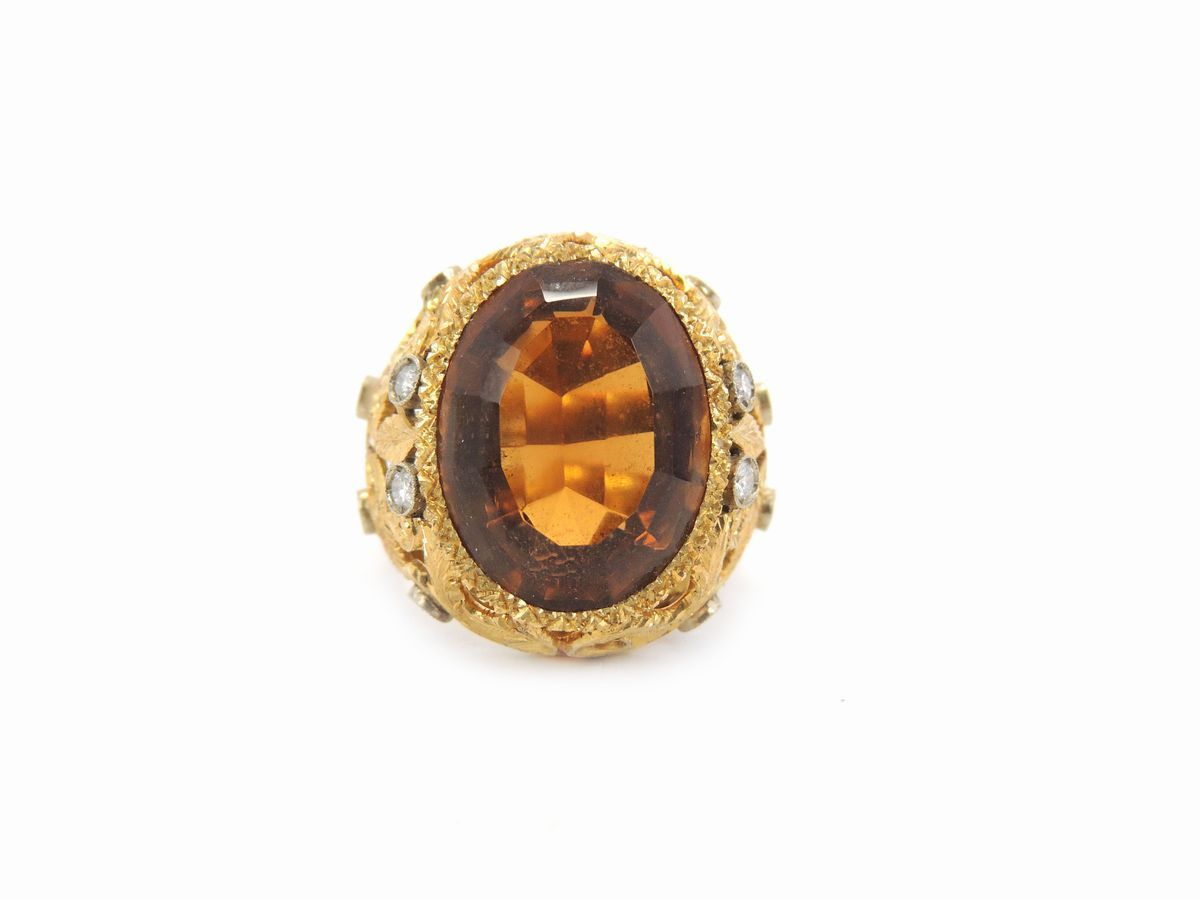 Anello in Oro Giallo con Diamanti e Quarzo Madera
