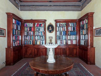 Coppia di Librerie Impiallacciate in Piuma di Noce