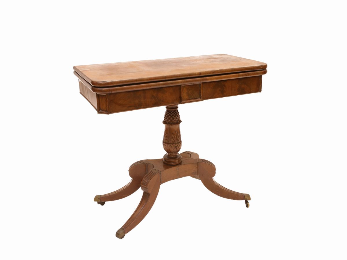 Tavolino da Gioco Impiallacciato in Piuma di Noce