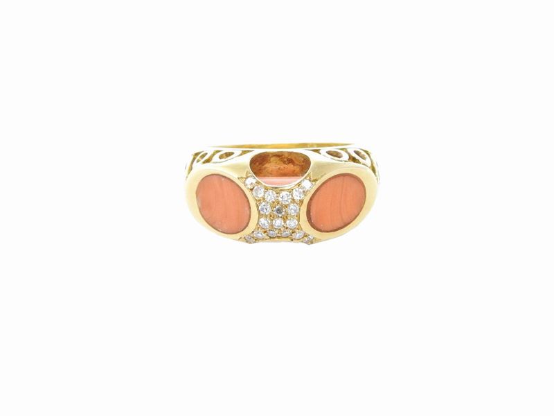 Anello in Oro Giallo con Diamanti e Corallo Arancio