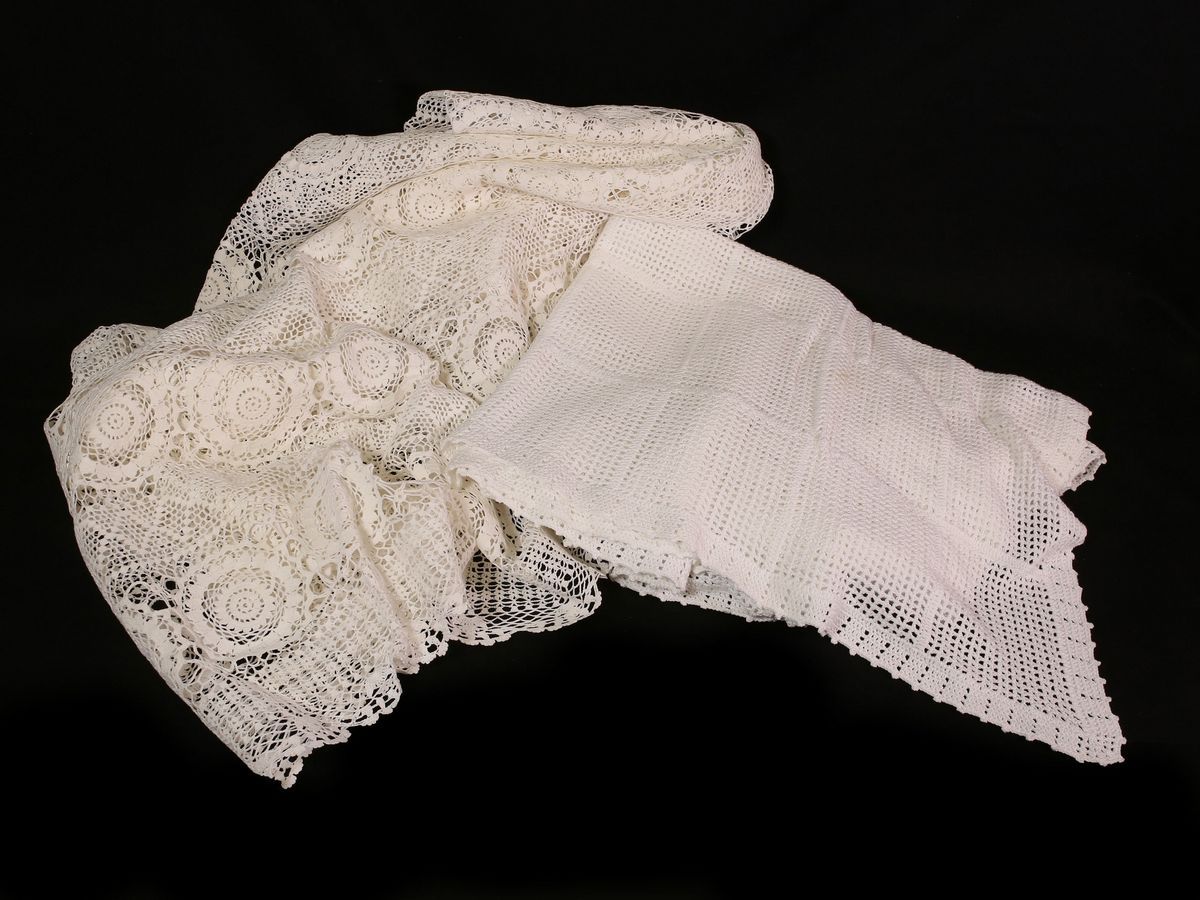 Due Tovaglie in Cotone Bianco
