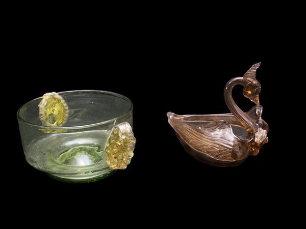 Cup and swan in blown glass with hot applications and worked with pliers.