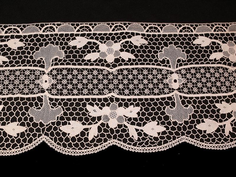 Balza Ricamata in Cotone e Tessuto in Lino