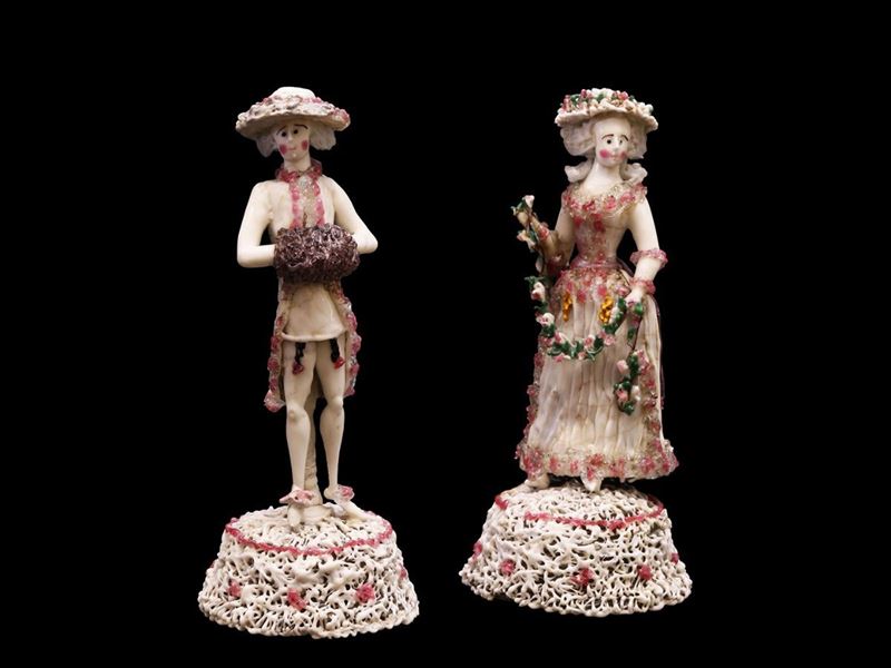 Coppia di Statuine in Vetro Lattimo