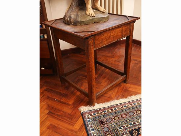 A softwood small table  - Auction The florentine house of a milanese collector: important glasses, objects of art and contemporary art - Maison Bibelot - Casa d'Aste Firenze - Milano