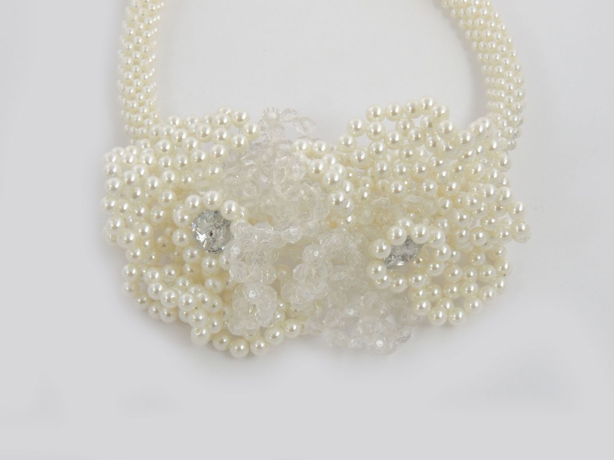 Collana in Resina Perlescente e Trasparente