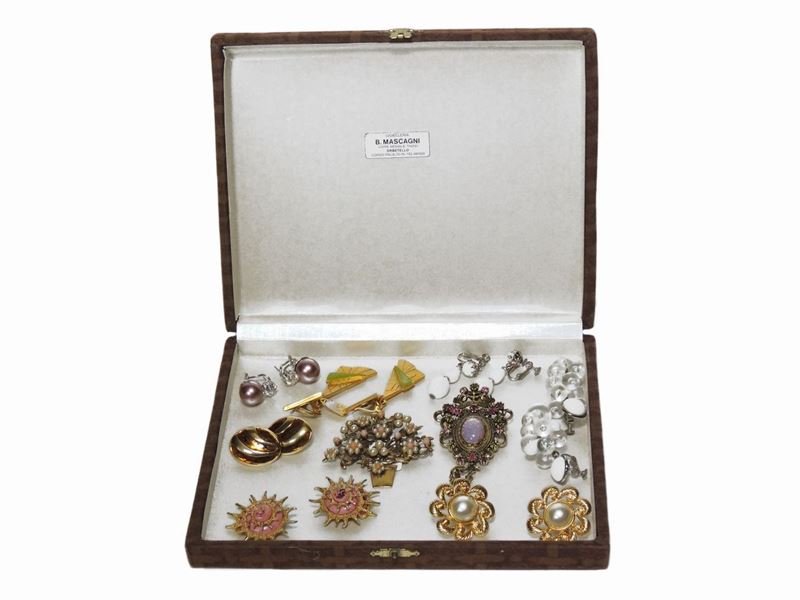 Lotto di Bijoux in Metallo, Smalti e Vetro