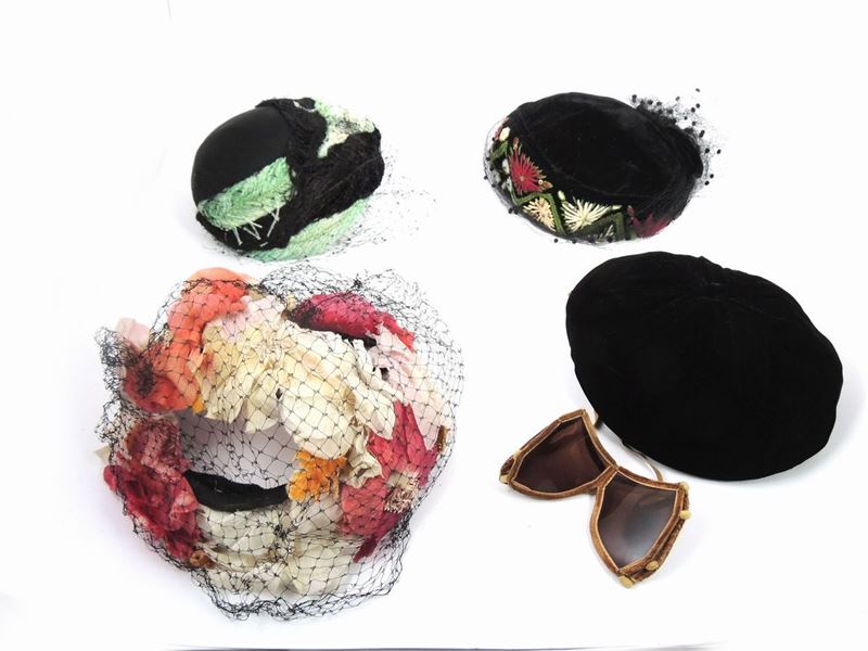 Quattro Cappellini in Velluto, Seta e Tulle