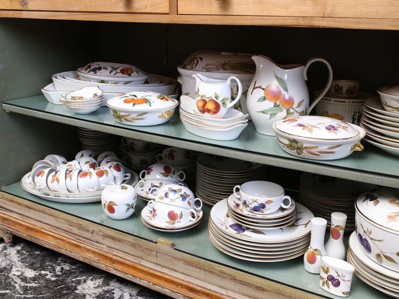 Servito di Piatti in Porcellana Policroma, Royal Worcester Evesham